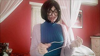 chantal squirts with her new sex toy 😍