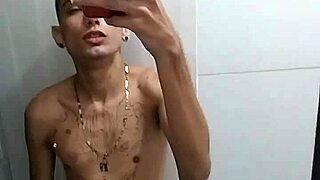 Batendo Punheta no Banheiro Depois do Jogo de Futebol