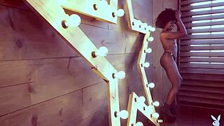 ana foxxx performs a STRIPTEASE in supernova pmv