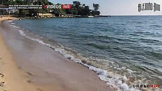 Pervertida Mostra Os Peitos Na Praia E Me Leva Para Fuder