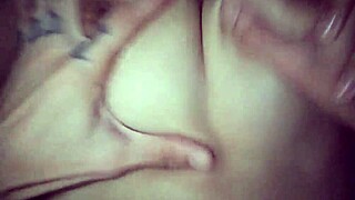 meu marido chupa minha buceta e brinca com meus peitos