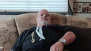 Man jacks off in blonde's t-shirt from usa