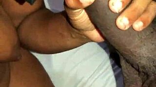 pongo a esta senora a que me de un buen oral, explorando contrastes de poder y placer en un encuentro intrigante.