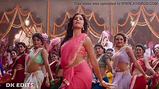 カトリーナ・カイフのおっぱいがスローモーションで激しく揺れて跳ねる