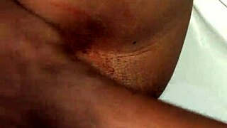 pongo a esta senora a que me de un buen oral, explorando contrastes de poder y placer en un encuentro intrigante.