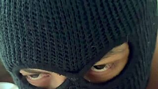 Aku Pecah Masuk Rumah Influencer Blond Terkenal dan Jilat Pussy Juicy Kasar