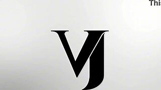 i get horny at the expo with my plump ass and big tits