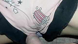 Xxx hermanastra shares her tight pussy