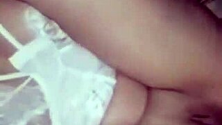 Ukazuji roztažený prdel v skandální análové scéně