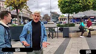 Tabte russiske turister Amalia og Sofi får hård doggystyle fra Porno Dan