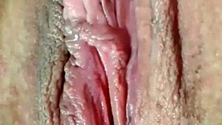 Horny brunette fingers her juicy pussy 😏