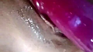 Jugos de placer - masturbation and squirting lesbian fun