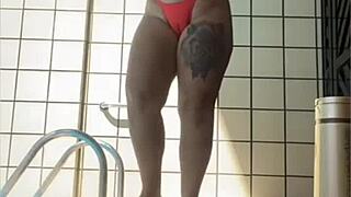 o vizinho me convidou pra piscina