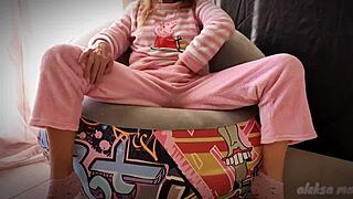 Skinny teen masturbating pussy and squirting!