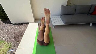 Fucking Yoga Trainer In Crowded Park During Daytime Thrill