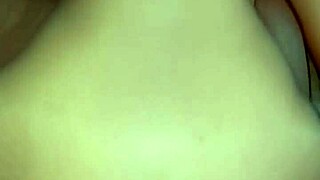 cravando o pau no cu da esposa de quatro e gozando dentro olha como ficou