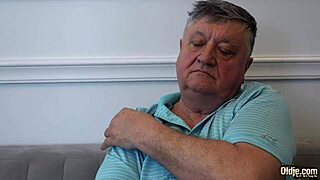 gorgeous nymphet helps old guy relax and gets her pussy licked in reward