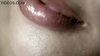 Just a simple lips fetish video with a cute babe 😘
