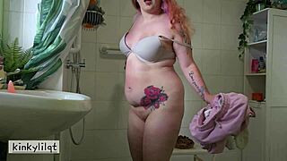 kinkylilqt squashes a cake with her naked ass then fucks herself with a dildo