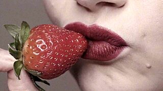 Just a simple lips fetish video with a cute babe 😘