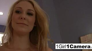 Sexy natalie norton masturbates her pussy solo