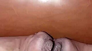 Gretala shows off her pregnant belly naturally