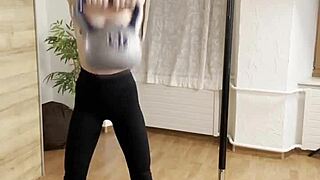 Hey, wanna see me flex naked like Miss Daisy Diamond?