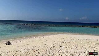 i pissed on a babe on the beach, she shocked