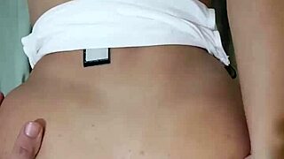 gostosa safada dan�ando funk de mini saia transparente depois sentou com o cu bem gostoso na pica do novinho