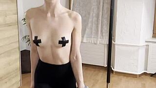 Hey, wanna see me flex naked like Miss Daisy Diamond?