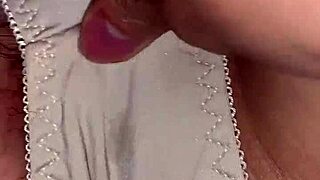 Vietnamese Girlfriend Licks Pussy For Her Friend