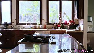 डोमिनेटेड टीन 18+ 18+ लेस्बो टॉयज और ओरल से बेंग्ड, बहुत इंटेंस थी