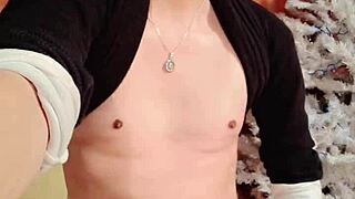 Watch this sensual dance and photo session, isn't it captivating?