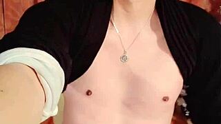 Watch this sensual dance and photo session, isn't it captivating?