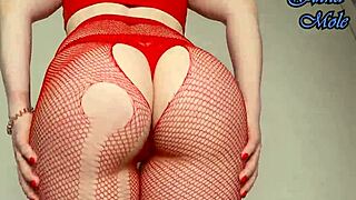 look at that juicy ass twerking right in your face!