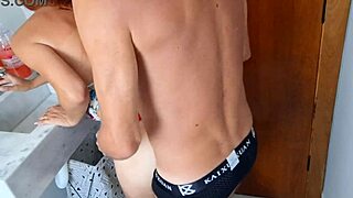 Foda rapida na festa no banheiro antes que nos peguem