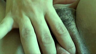 MILF ANAL GIVING HER ASS AND MASTURBATING GIANT CLITORIS