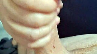 batendo uma punhetinha no amigo