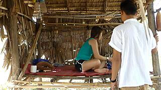 Bold massage relaxes muscular legs intensely