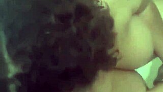 Min ebony stemor føler seg ensom og rir en monster kuk for å tilfredsstille sine store rumpeønsker