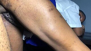 Öğretmen kıçına büyük siyah sik için yalvarıyor köpek pozisyonunda 😏