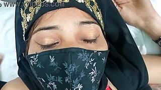 Moslim meisje krijgt doggy kont neuk met hindoe vriendje 😍