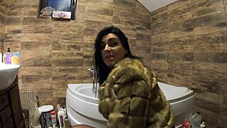 Milfycalla Does Pee Play In Bathtub!