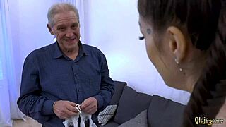 Watch these babes suck my old cock?