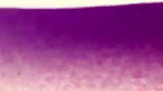 Вор от гледна точка, thewiking2000 с огромна загоряла висока червенокоса в бикини, поглъщане в корема, карикатура