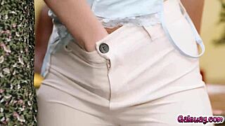 Gal Ritchie seduces her boss for the laptop