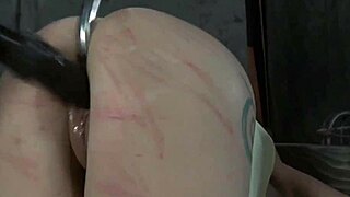 Widening Open Slave's Muff