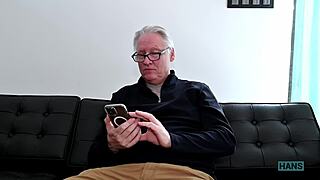 Samantha Sparkle, o sıkı amlı topmodel, azgın şeker babası ve dedesi Hans tarafından sikiliyor mu?