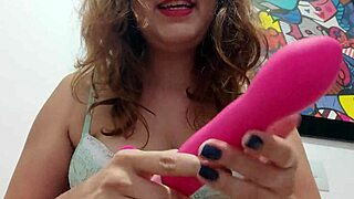 perguntas e respostas - mulher safada mostrando seu brinquedo favorito