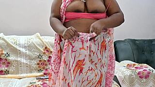 Indian bhabhi boldly shows natural tits on leaked webcam